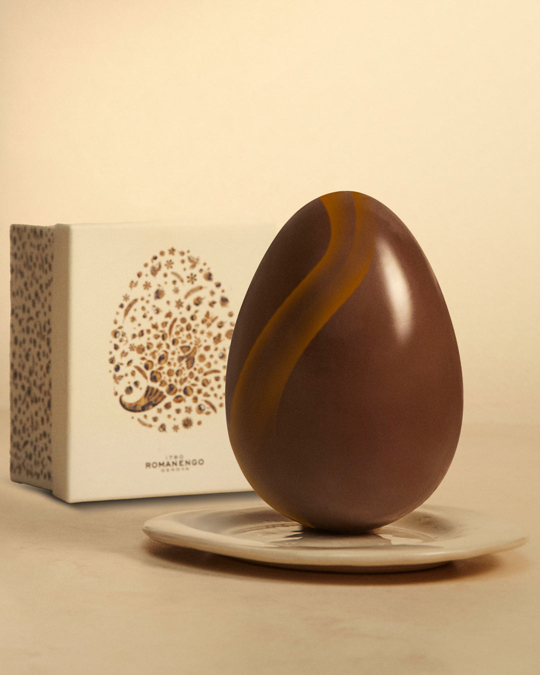 Uovo di Cioccolato Fondente con Scorze d'Arancia Candita Ripieno di Dolci