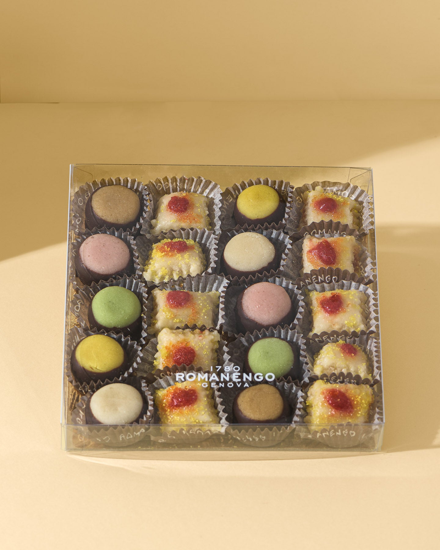 Confezione di coriandoli e ravioli dolci